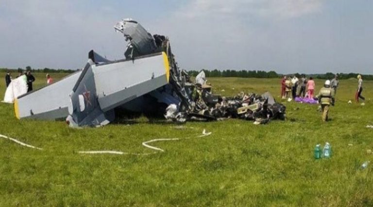 Τραγωδία στη Ρωσία: Εννέα νεκροί και αρκετοί τραυματίες – Συνετρίβη δικινητήριο αεροπλάνο (βίντεο)