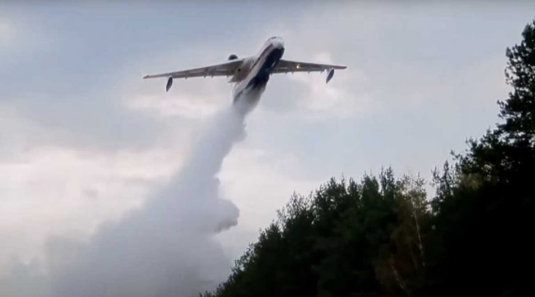 Φωτιά Εύβοια: Πώς βλέπουν την πυρκαγιά οι πιλότοι του Beriev-200 (βίντεο)