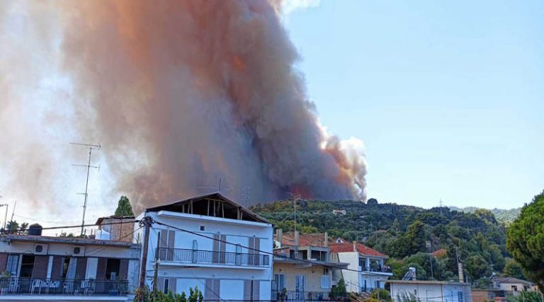Χρυσοχοΐδης: Βελτιωμένη εικόνα της πυρκαγιάς στην Αχαΐα – Την περιορίσαμε στα χθεσινά της όρια