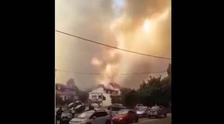 Πρόεδρος Δ.Σ. Αιγιαλείας: Έχουν καεί πάνω από 20 σπίτια στη Ζήρια