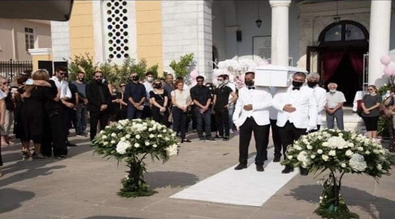 Ράγισαν καρδιές στην κηδεία της 7χρονης Αναστασίας – Απαρηγόρητη η οικογένεια της Ερ. Πρεζεράκου