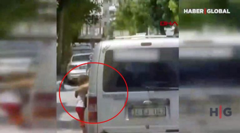 Πα-τέρας κρέμασε τον 3χρονο γιο του στην πόρτα του αυτοκινήτου για να τον τιμωρήσει