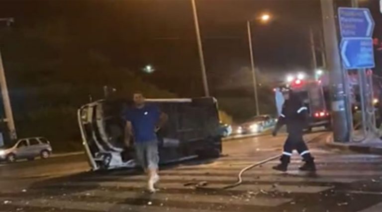 Πικέρμι: Σφοδρό τροχαίο με τραυματίες στη Λ. Μαραθώνος – Σμπαράλια δύο οχήματα (βίντεο)