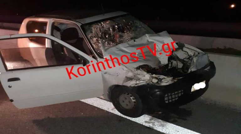 Αυτοκίνητο «καρφώθηκε» σε νταλίκα στην Εθνική Οδό (φωτό)
