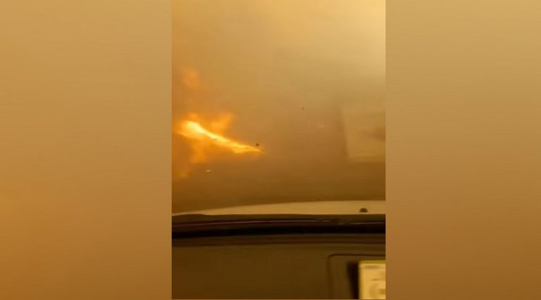 Φωτιές: Περνούν μέσα από τη φωτιά στο Λιβαδάκι Γορτυνίας (βίντεο)