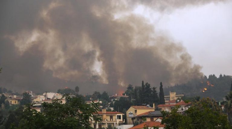 Φωτιές: Συνεχείς αναζωπυρώσεις σε Αφίδνες, Ιπποκράτειος Πολιτεία και Μαραθώνα – Έρχεται επιπλέον βοήθεια