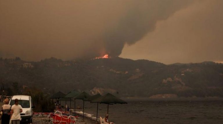 Φωτιές στην Εύβοια:  Τι καταγγέλλουν οι κάτοικοι – «Καιγόμαστε, είμαστε μόνοι μας, έλεος!» (βίντεο)