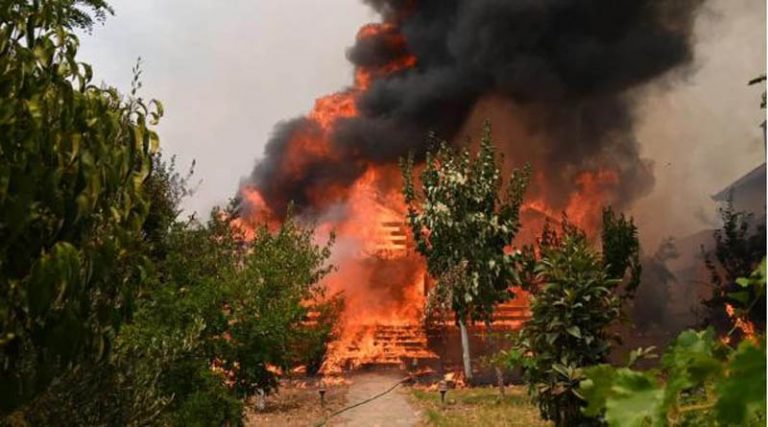Φωτιές στην Αττική: Νέο μέτωπο στη Μαλακάσα – Παραμένει κλειστή η Εθνική Οδός Αθηνών – Λαμίας
