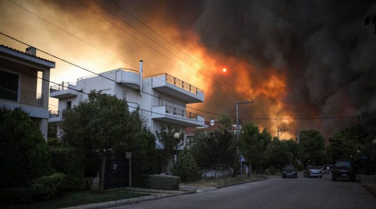 Βαρυμπόμπη: Σταματούν οι εναέριες δυνάμεις – «Καμία πρόβλεψη πότε θα σβήσει η φωτιά»
