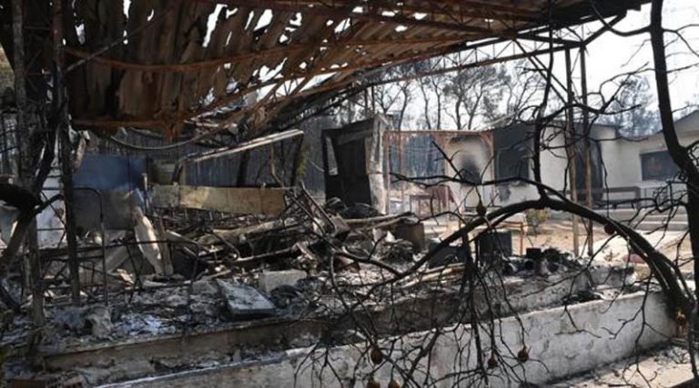 Φωτιά στη Βαρυμπόμπη: Σε απόγνωση οι κάτοικοι – “Περιμένουμε κάποιος να μας πει τι θα κάνουμε”