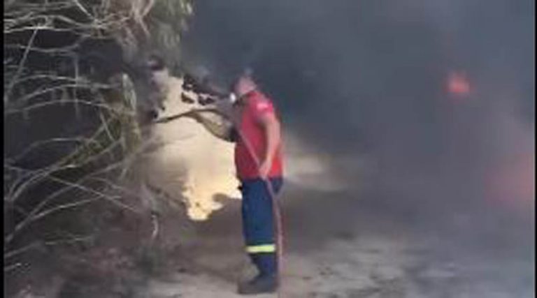 Εντυπωσιακό βίντεο από την κατάσβεση της φωτιάς στον Βρανά Μαραθώνα