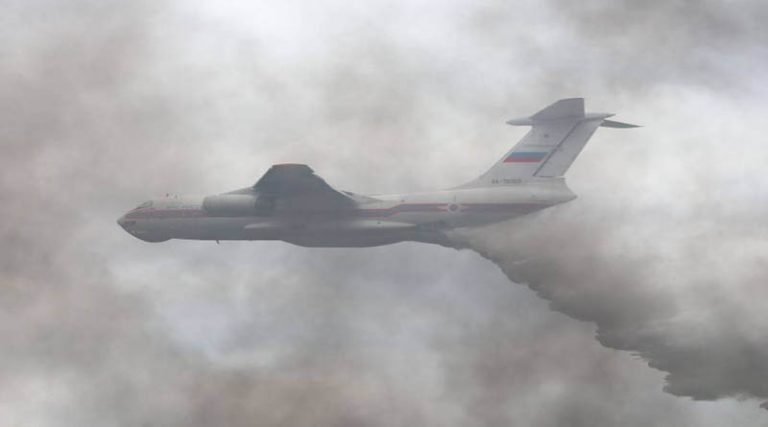 Φωτιές: Στα Σπάτα ο ρωσικός «γίγαντας» Ilyushin Il-76 – Αμεσα ρίχνεται στη μάχη με τις φλόγες (βίντεο)