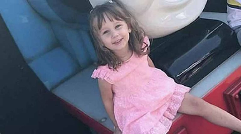 Φρίκη! Μήδεια σκότωσε το 3χρονο κοριτσάκι της επειδή διέκοψε τις ερωτικές περιπτύξεις της
