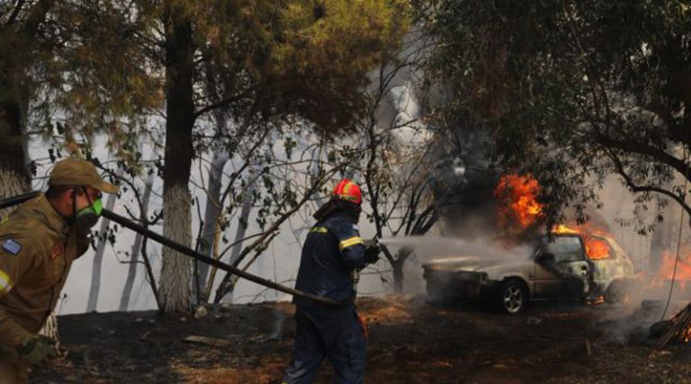 Φωτιές στην Ελλάδα: Θετικοί στον κορονοϊό περίπου 10 πυροσβέστες
