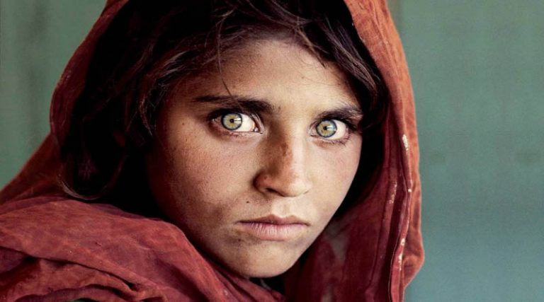 Το κορίτσι – σύμβολο του Αφγανιστάν με τα καταπράσινα μάτια: Πως είναι και που βρίσκεται σήμερα; (φωτό)