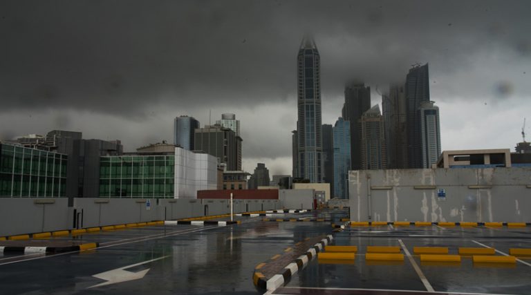 Τεχνητή βροχή: Ο απίστευτος τρόπος που το Ντουμπάι προσπαθεί να αντιμετωπίσει τους 50°C