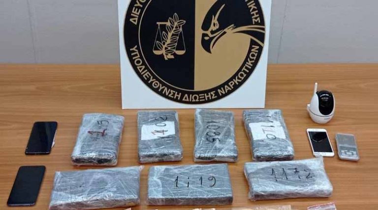 Έλενα Πολυχρονοπούλου: Τουλάχιστον 300.000 ευρώ η αξία της κοκαΐνης που βρέθηκε μέσα σε βαλίτσα