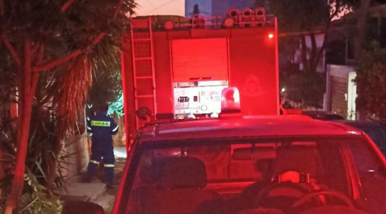 Φωτιά σε σπίτι στην Αρτέμιδα – Καταστράφηκε ολοσχερώς το ισόγειο! (φωτό)