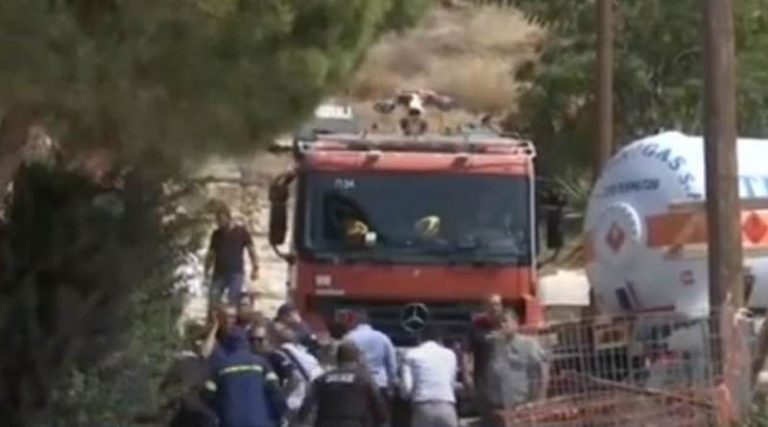 Έκρηξη σε σπίτι στα Καλύβια:  “Ήταν σαν να έπεσε βόμβα”! (βίντεο)