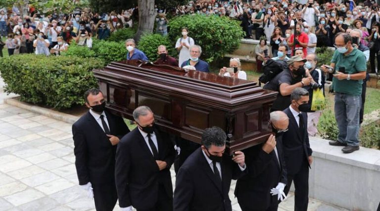 Μίκης Θεοδωράκης: Απούσα η κόρη του Μαργαρίτα από την κηδεία στην Μητρόπολη