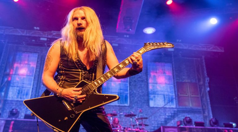 Ο κιθαρίστας των Judas Priest έπαθε ανεύρυσμα αορτής πάνω στη σκηνή ενώ έπαιζε το Painkiller! (βίντεο)