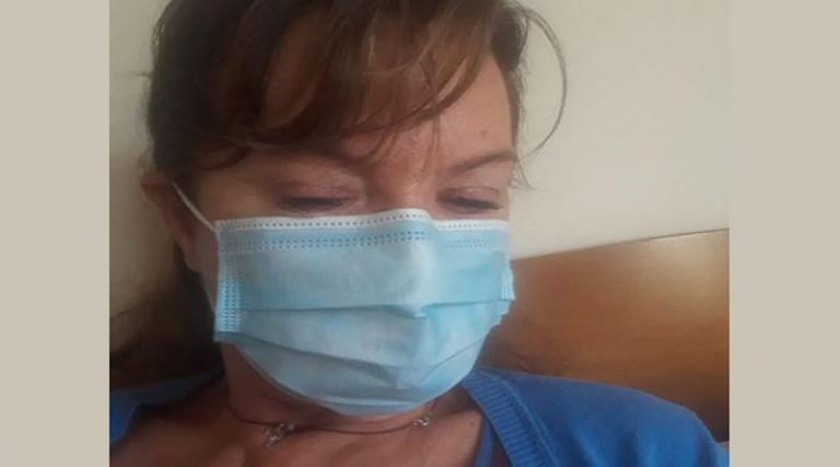 Κορονοϊός: Επιδεινώθηκε η κατάσταση της Ελένης Δήμου: «Είμαι χάλια» – Ξανά στο νοσοκομείο η τραγουδίστρια (βίντεο)