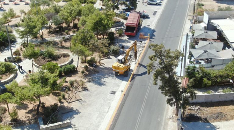 Άρχισε η κατασκευή πεζοδρομίων και αντικατάστασης του αγωγού ομβρίων στην Λεωφόρο Αρτέμιδος (φωτό)