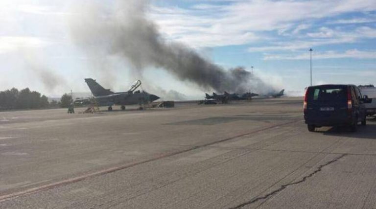 Φωτιά έξω από το αεροδρόμιο του Αράξου, κοντά στην αποθήκη πυρομαχικών! (φωτό)