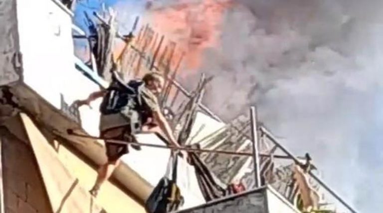 Φωτιά σε πολυκατοικία στον Κολωνό:Βίντεο ντοκουμέντο με ένοικο που προσπαθεί να γλιτώσει από φλόγες!
