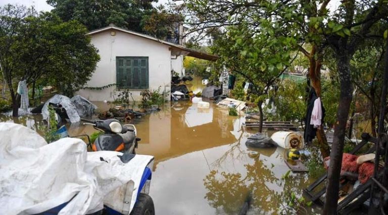 Κέρκυρα: Πλημμύρισαν σπίτια, έκλεισαν δρόμοι από την πρωινή νεροποντή