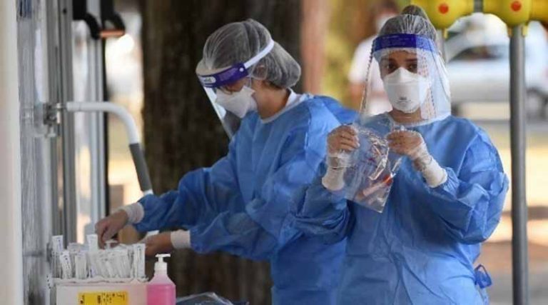 Κορονοϊός: Θρήνος για τον θάνατο του 20χρονου που δεν ήθελε να εμβολιαστεί