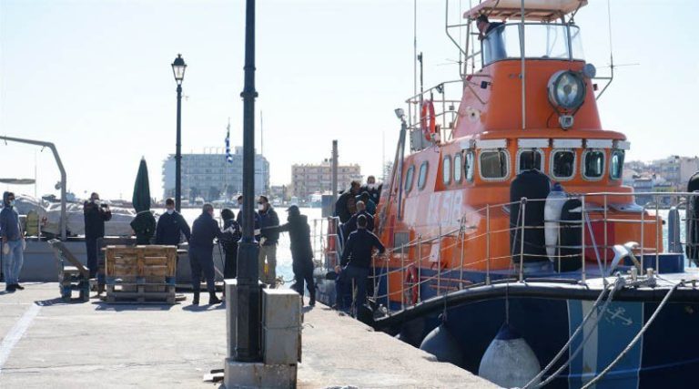 Τραγωδία στη Χίο: 4 νεκροί από το ναυάγιο – Ανάμεσά τους τρία παιδιά (φωτό & βίντεο)
