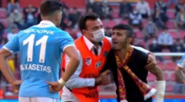 Μπακασέτας: Τούρκος οπαδός μπήκε στο γήπεδο και του επιτέθηκε φραστικά