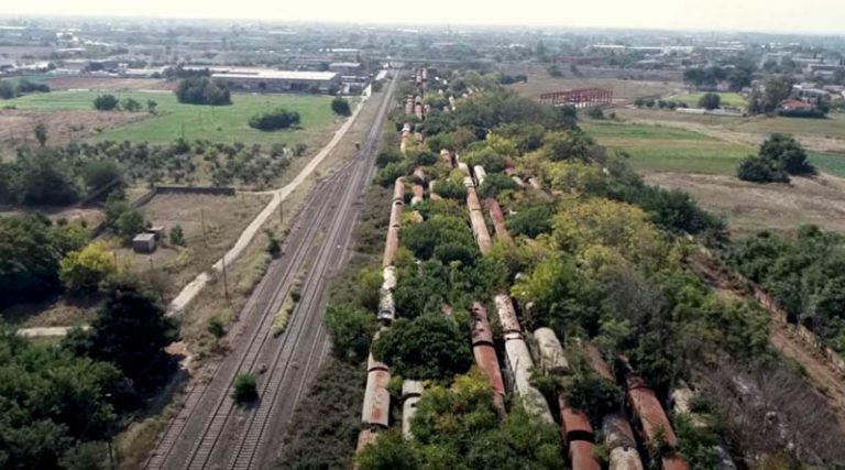 Απίστευτο! Δείτε που βρίσκεται στην Ελλάδα ένα από τα μεγαλύτερα νεκροταφεία τρένων στον κόσμο (βίντεο)