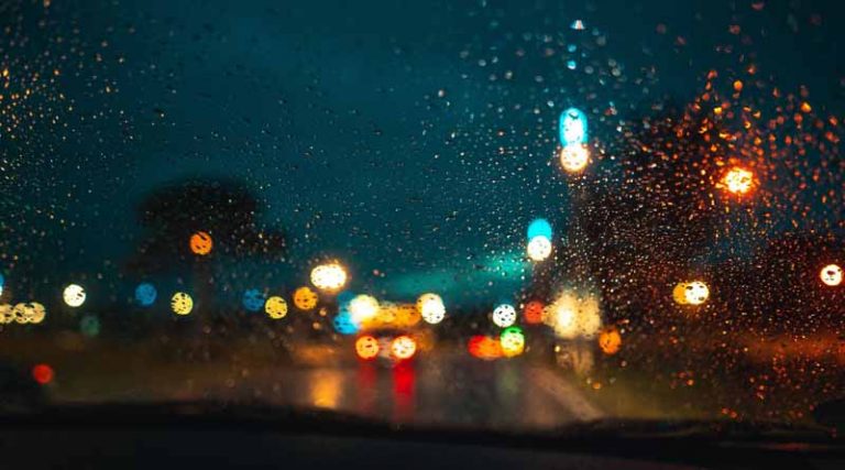 Tips για την οδήγηση υπό βροχή