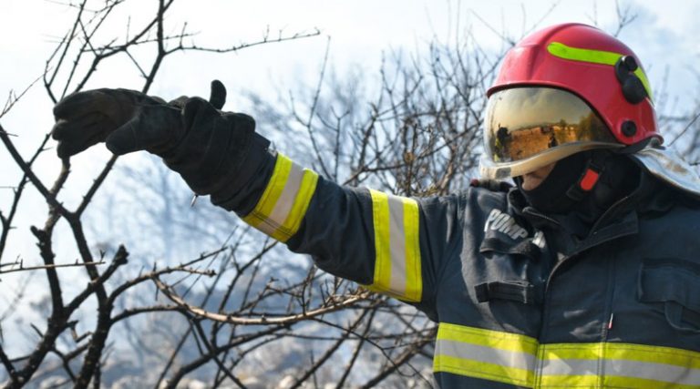 Ντροπή! Επιτέθηκαν σε πυροσβέστες στην Αγία Παρασκευή Μενιδίου – Παρενέβη η αστυνομία