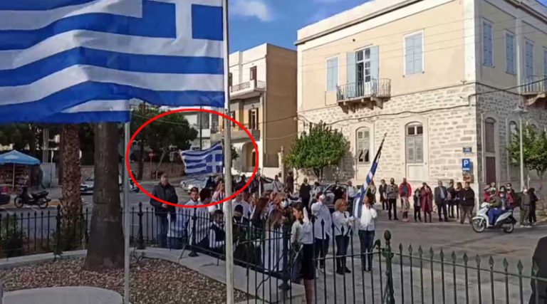 28η Οκτωβρίου: Παρέλασαν με ανάποδα τη σημαία! (βίντεο)