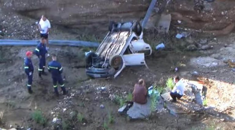Σοκαριστικό τροχαίο: Αυτοκίνητο έπεσε από κατεστραμμένη γέφυρα ύψους 12 μέτρων! (φωτό & βίντεο)