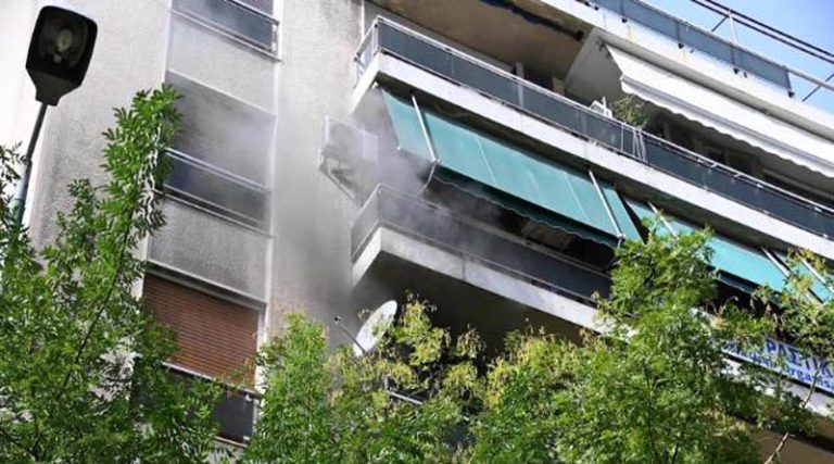 Φωτιά σε διαμέρισμα στο κέντρο της Αθήνας! (φωτό)