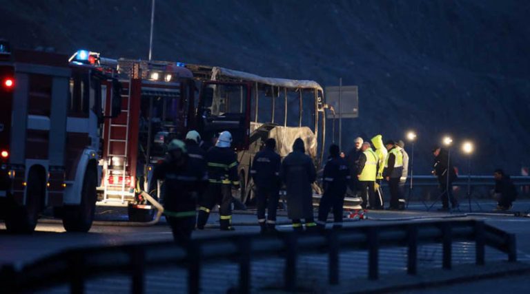 Φωτιά σε λεωφορείο: «Ο οδηγός αποκοιμήθηκε», λέει επιζών του τροχαίου με 45 νεκρούς στη Βουλγαρία