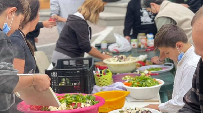 Νέα Μάκρη: Άλλη μία Κυριακή με 100 μερίδες φαγητού από την Κοινωνική κουζίνα ο άλλος άνθρωπος (φωτό)