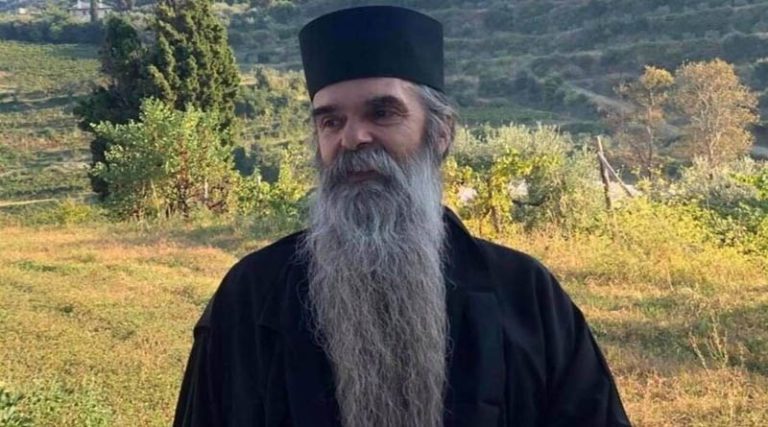 Θλίψη στο Άγιο Όρος: Πέθανε από κορονοϊό 59χρονος μοναχός – Ήταν διασωληνωμένος