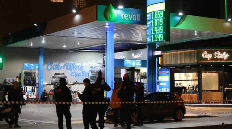 Κύκλωμα παράνομων ελληνοποιήσεων: «Πελάτης» ο βενζινοπώλης που δολοφονήθηκε στη Νίκαια