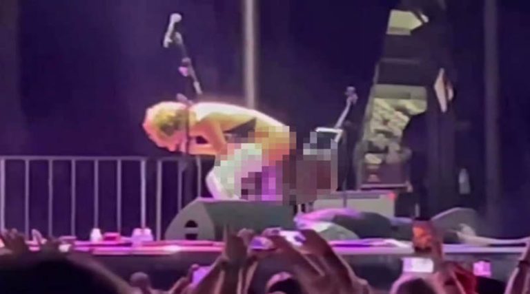 Απίστευτο περιστατικό: Γνωστή τραγουδίστρια… ούρησε στο πρόσωπο θαυμαστή της πάνω στη σκηνή! (βίντεο)