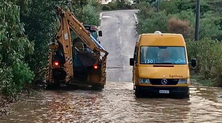 Πικέρμι: Πλημμύρισε η οδός Κρητών στο Ντράφι – Άμεση επέμβαση του Δήμου (φωτό)