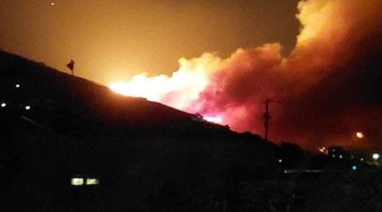 Χωρίς ενεργό μέτωπο η φωτιά στην Τήνο – Ολονύχτια μάχη από τους πυροσβέστες