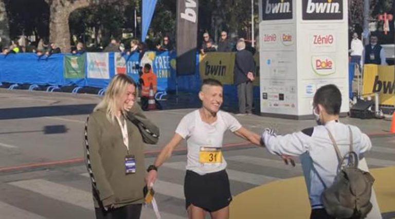 Συγκλονίζει η Σόνια Τσεκίνη που «παλεύει» με τον καρκίνο και τερμάτισε πρώτη στον Μαραθώνιο Θεσσαλονίκης