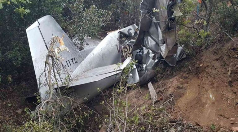 Οι πρώτες εικόνες από το μονοκινητήριο αεροσκάφος που συνετρίβη – Νεκρός ο πιλότος