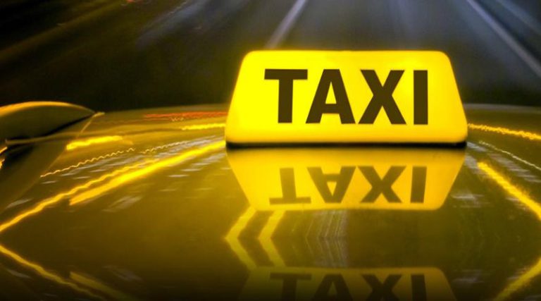 Ανήλικοι ξυλοκόπησαν και έκλεψαν οδηγό ταξί