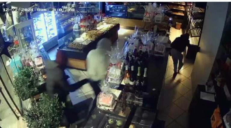 Βίντεο ντοκουμέντο από συμμορία ανηλίκων που “μπούκαρε” σε καταστήματα και στην Αν. Αττική